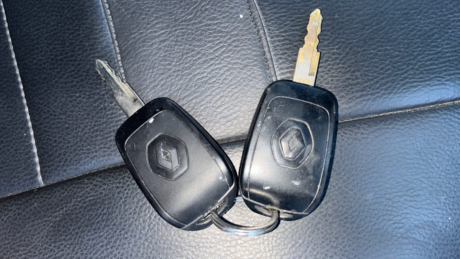 Used 2017 Renault Kwid 1.0 RXT AMT Petrol Automatic extra CAR KEY VIEW
