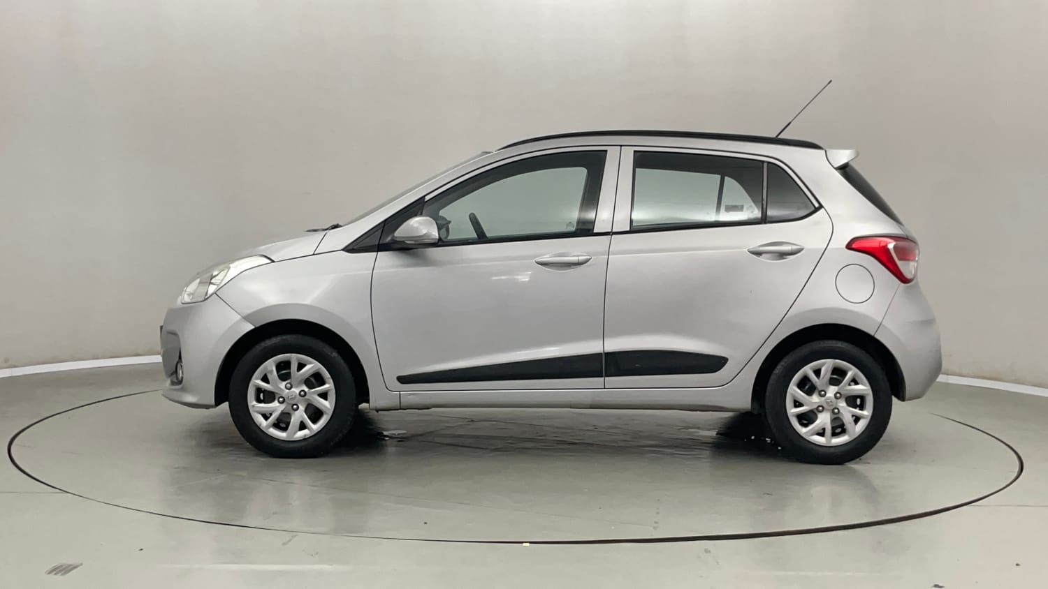 Used 2018 Hyundai Grand i10 Sportz 1.2 Kappa VTVT Petrol Manual exterior LEFT SIDE VIEW