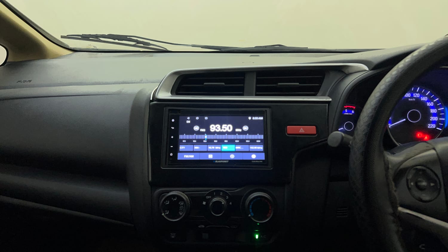 Used 2015 Honda Jazz SV Diesel Diesel Manual top_features Integrated (in-dash) music system
