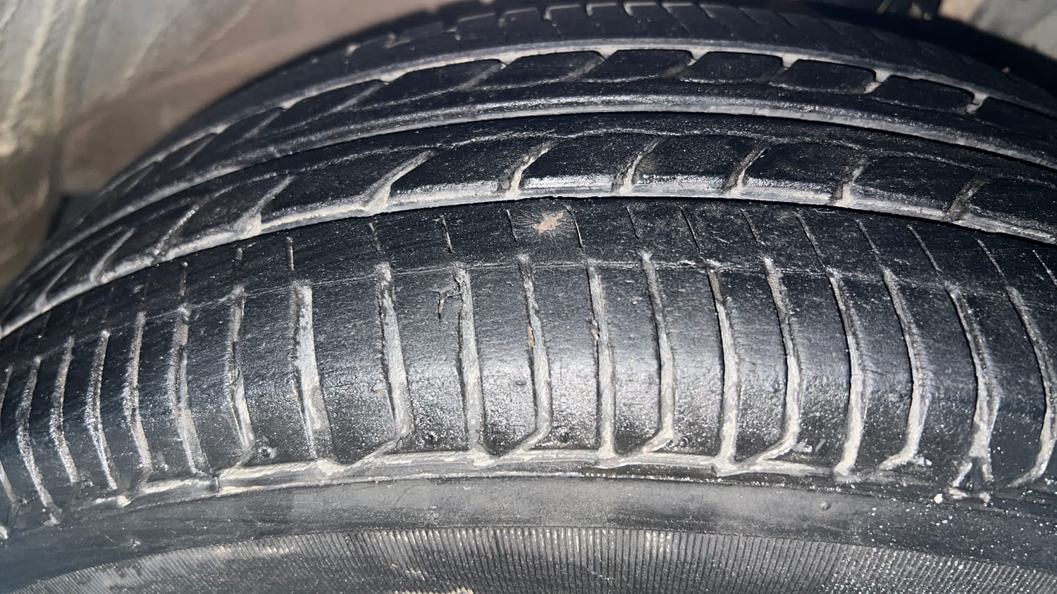 Used 2022 Honda City 4th Generation V Petrol Petrol Manual tyres RIGHT FRONT TYRE TREAD VIEW