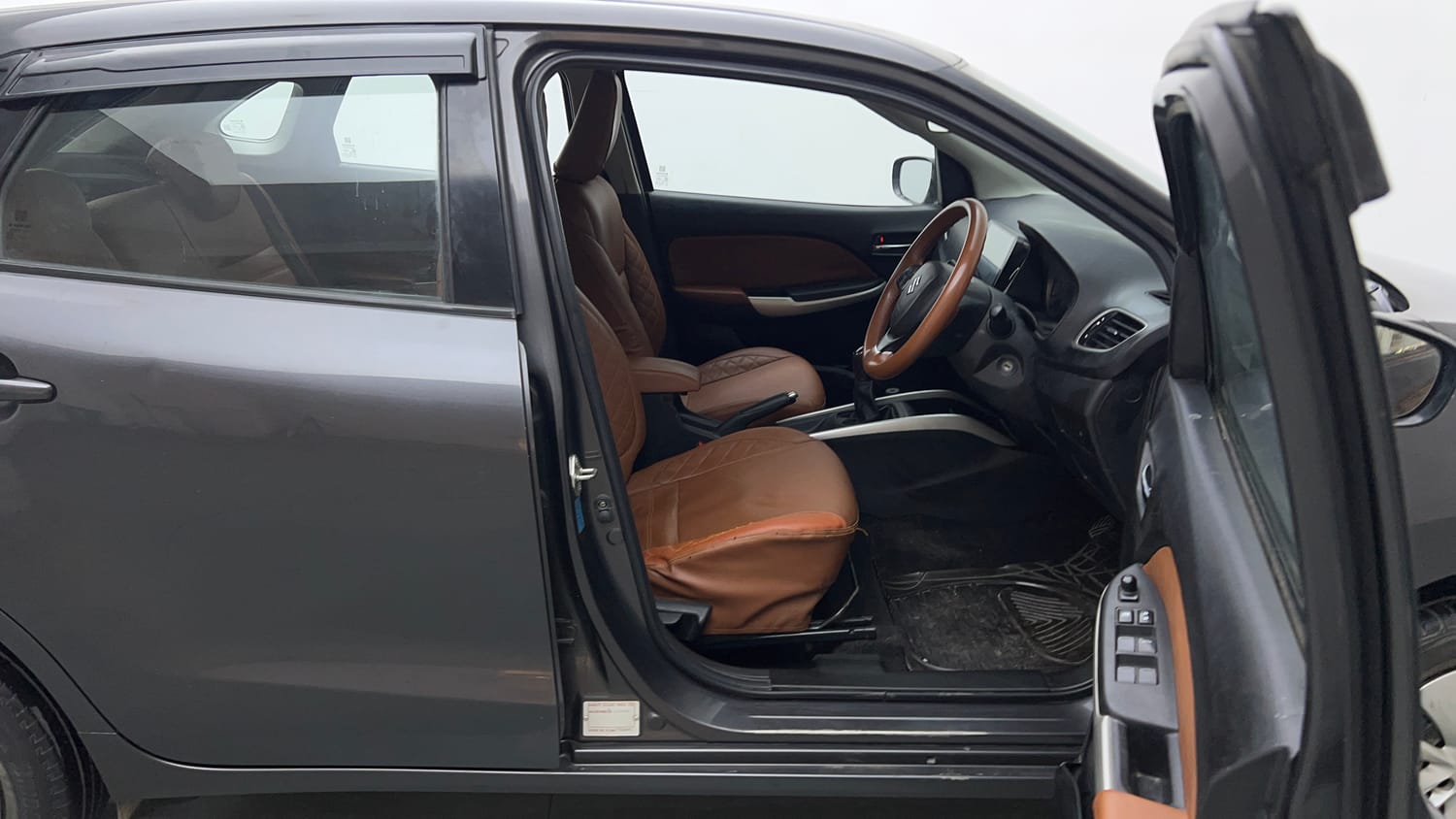 Used 2017 Maruti Suzuki Baleno Delta 1.2 Petrol Manual interior RIGHT SIDE FRONT DOOR CABIN VIEW