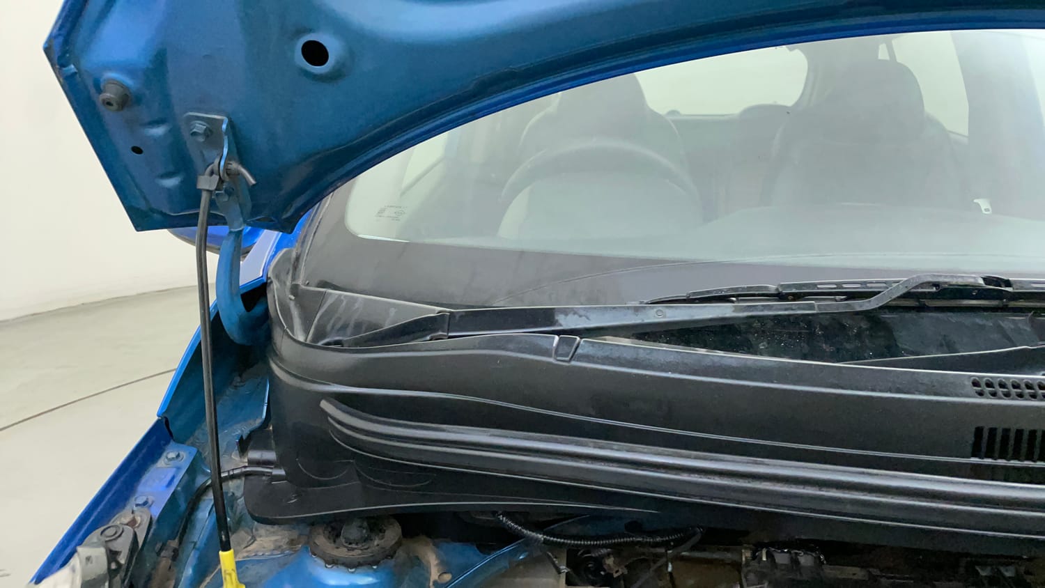 Used 2018 Hyundai Grand i10 Magna 1.2 Kappa VTVT Petrol Manual engine ENGINE LEFT SIDE HINGE & APRON VIEW