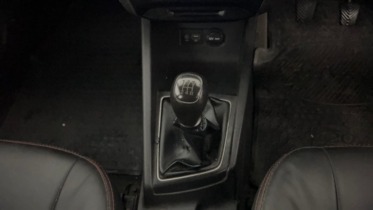 Used 2014 Hyundai Elite i20 Sportz 1.2 Petrol Manual interior GEAR  KNOB VIEW