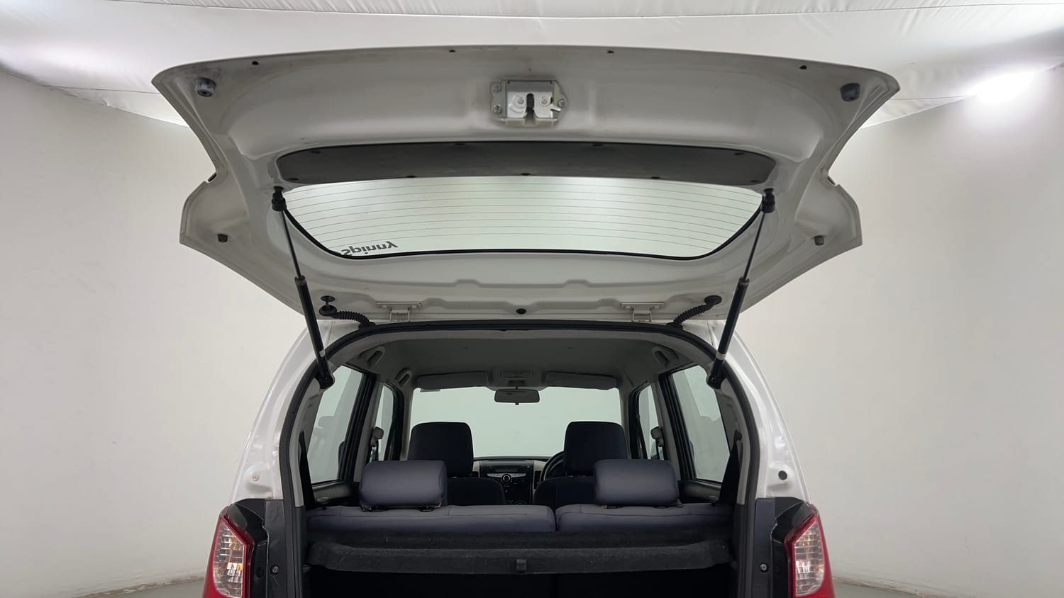 Used 2017 Maruti Suzuki Wagon R 1.0 VXI AMT Petrol Automatic interior DICKY DOOR OPEN VIEW