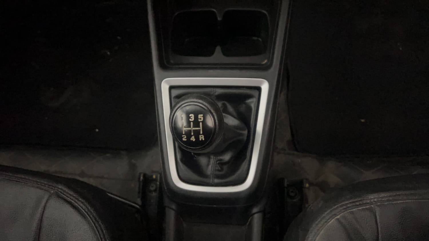 Used 2021 Maruti Suzuki Swift VXi Petrol Manual interior GEAR  KNOB VIEW