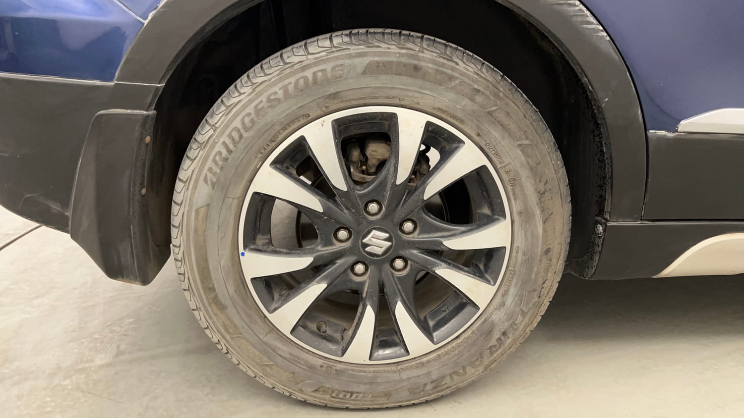 Used 2017 Maruti Suzuki S-Cross Alpha 1.3 Diesel Manual tyres RIGHT REAR TYRE RIM VIEW