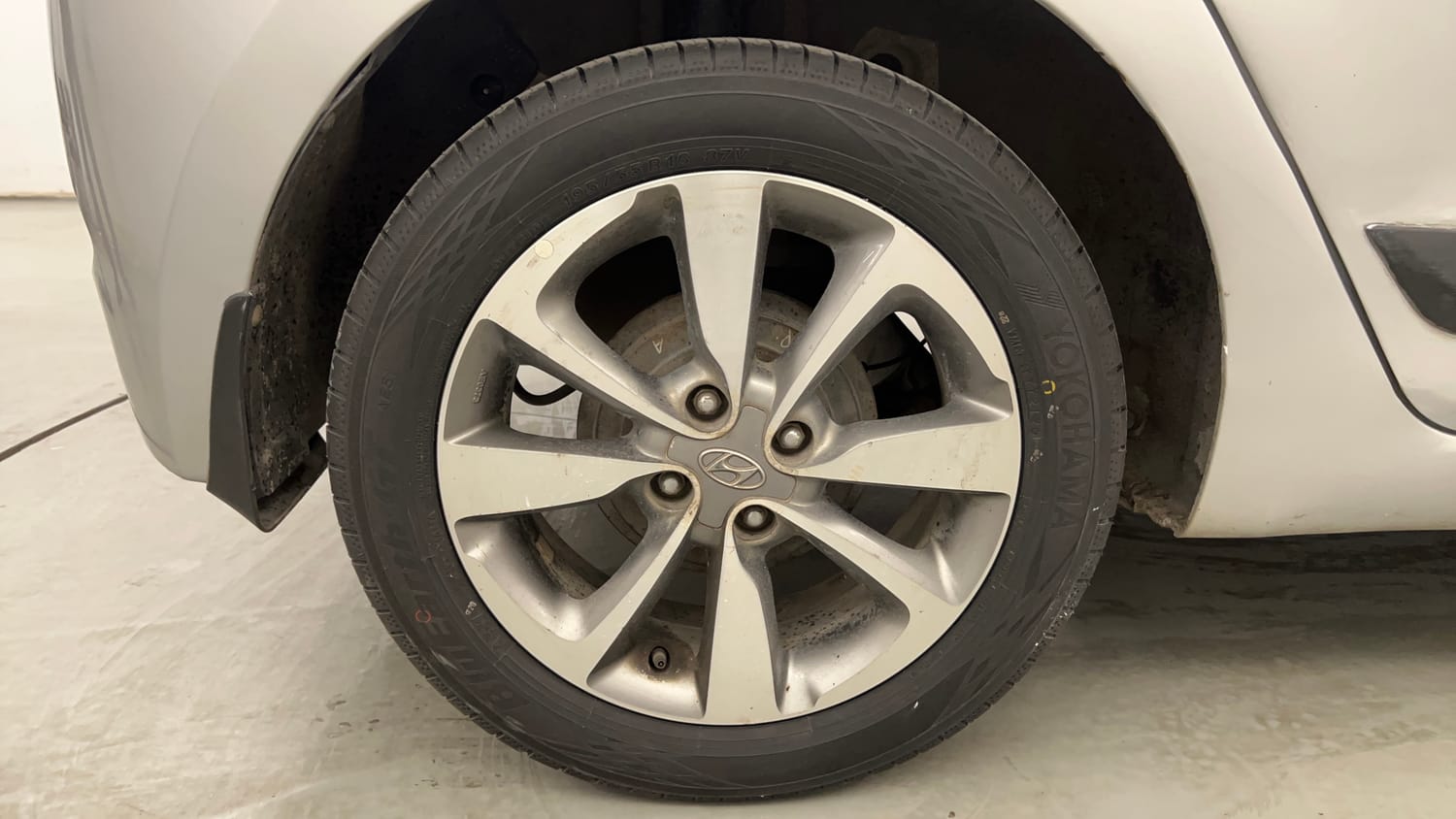 Used 2018 Hyundai Elite i20 Asta 1.2 (O) Petrol Manual tyres RIGHT REAR TYRE RIM VIEW