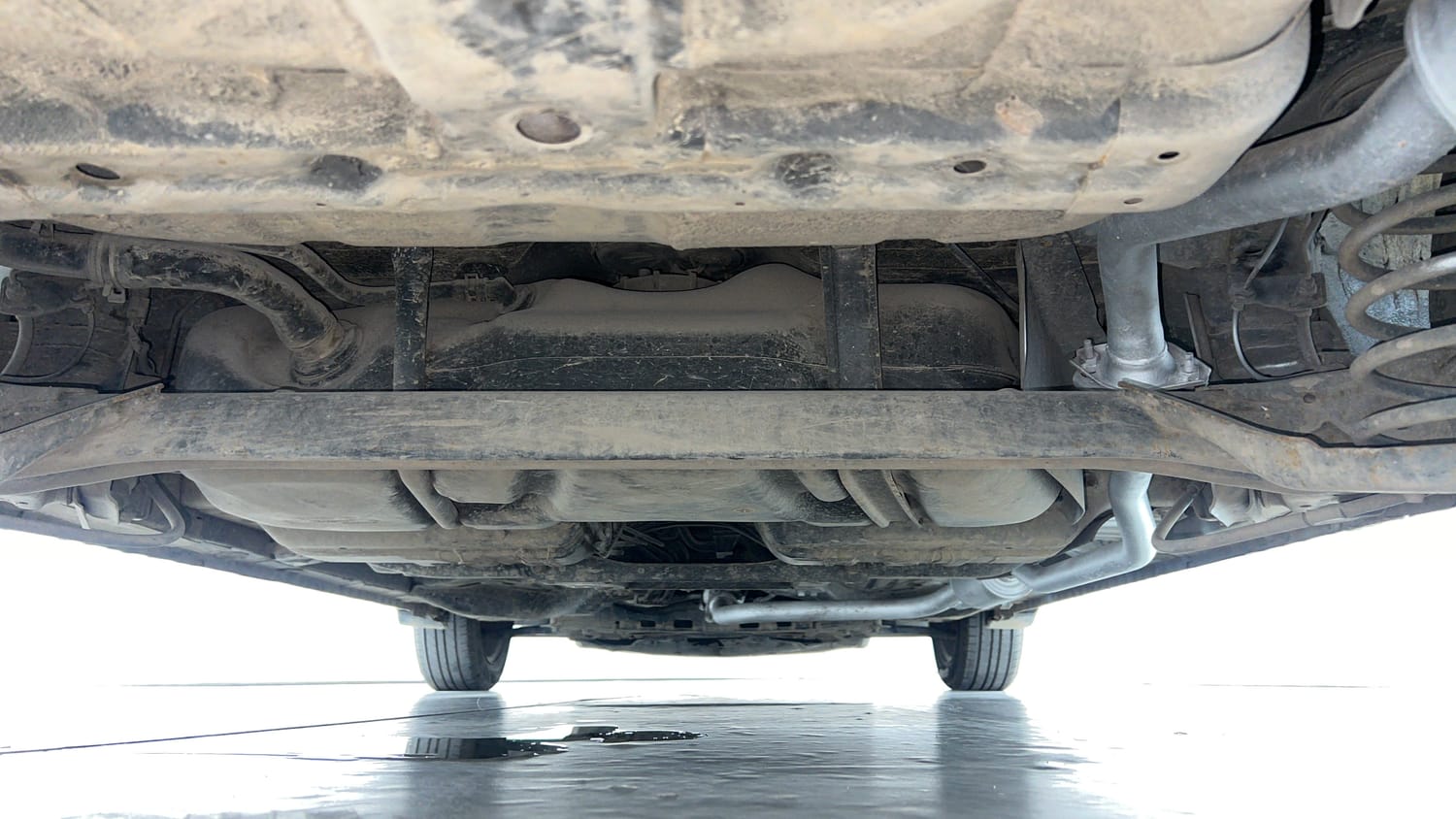 Used 2015 Honda City SV CVT Petrol Automatic extra REAR UNDERBODY VIEW (TAKEN FROM REAR)