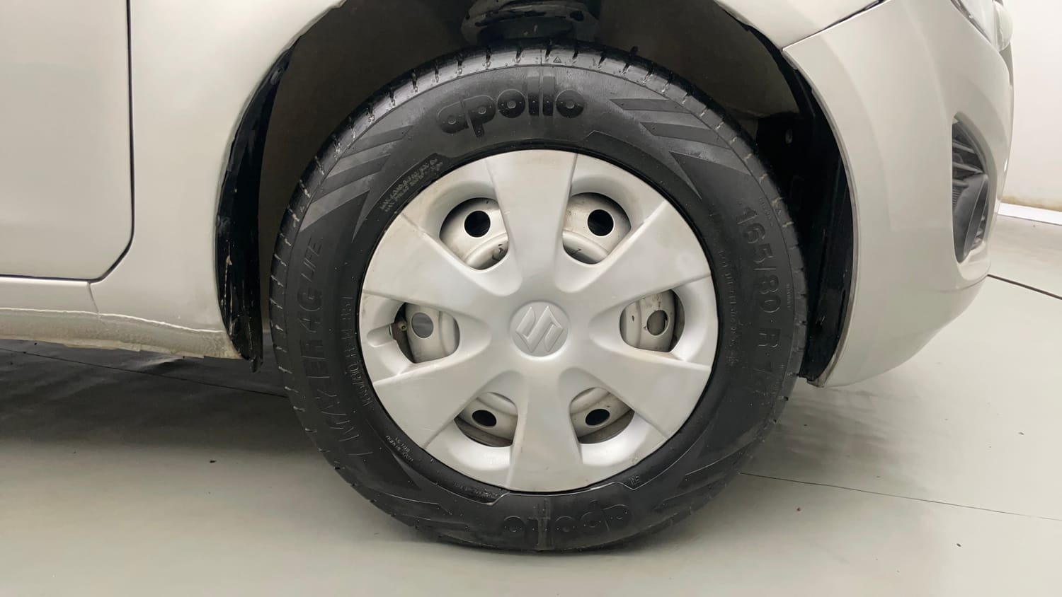 Used 2014 Maruti Suzuki Ritz Lxi BS-IV Petrol Manual tyres RIGHT FRONT TYRE RIM VIEW