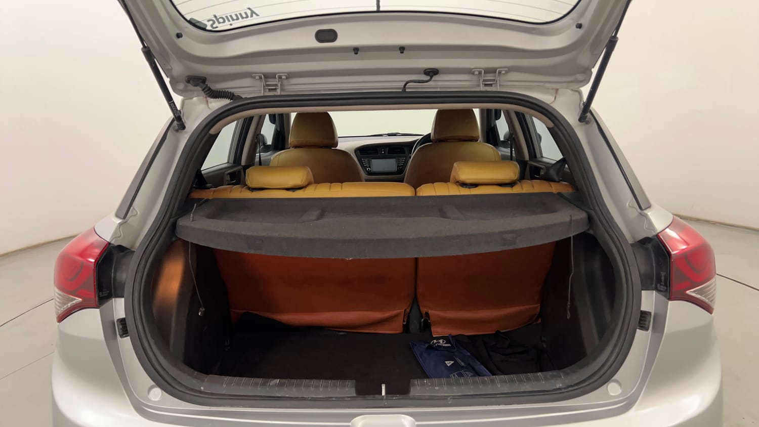 Used 2018 Hyundai Elite i20 Asta 1.2 (O) Petrol Manual interior DICKY INSIDE VIEW