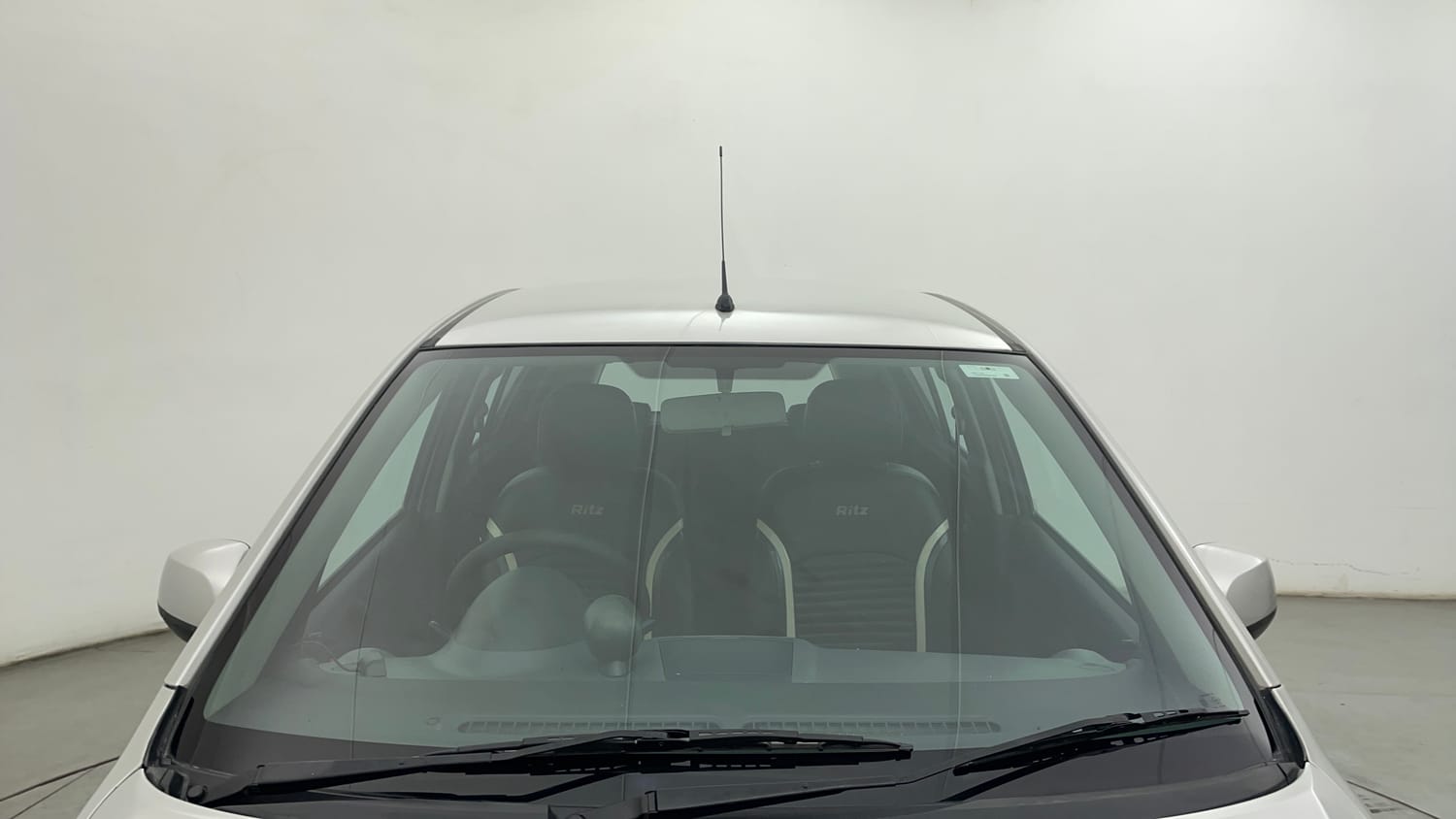 Used 2015 Maruti Suzuki Ritz Vxi BS-IV Petrol Manual exterior FRONT WINDSHIELD VIEW