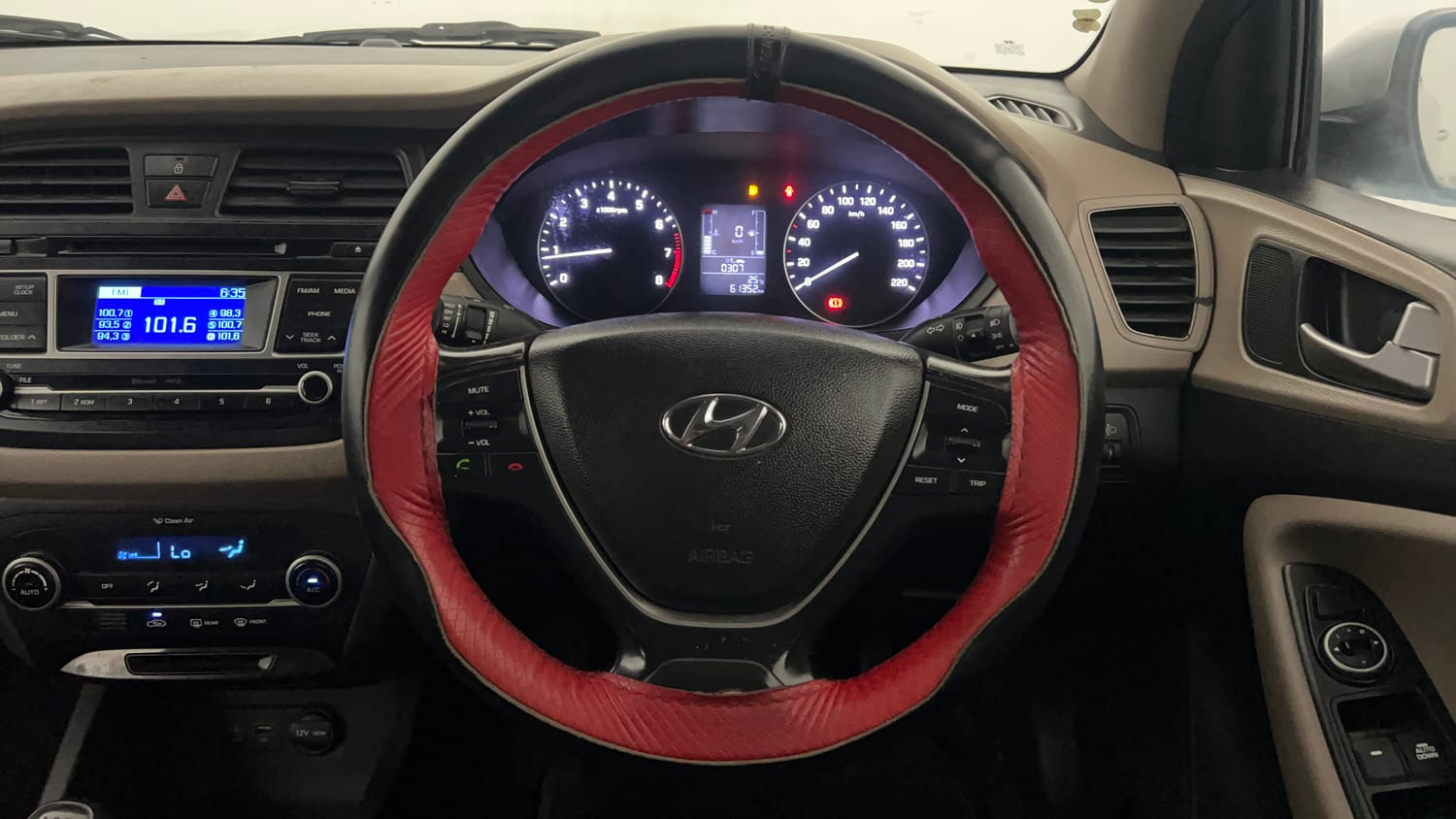 Used 2014 Hyundai Elite i20 Sportz 1.2 Petrol Manual interior STEERING VIEW