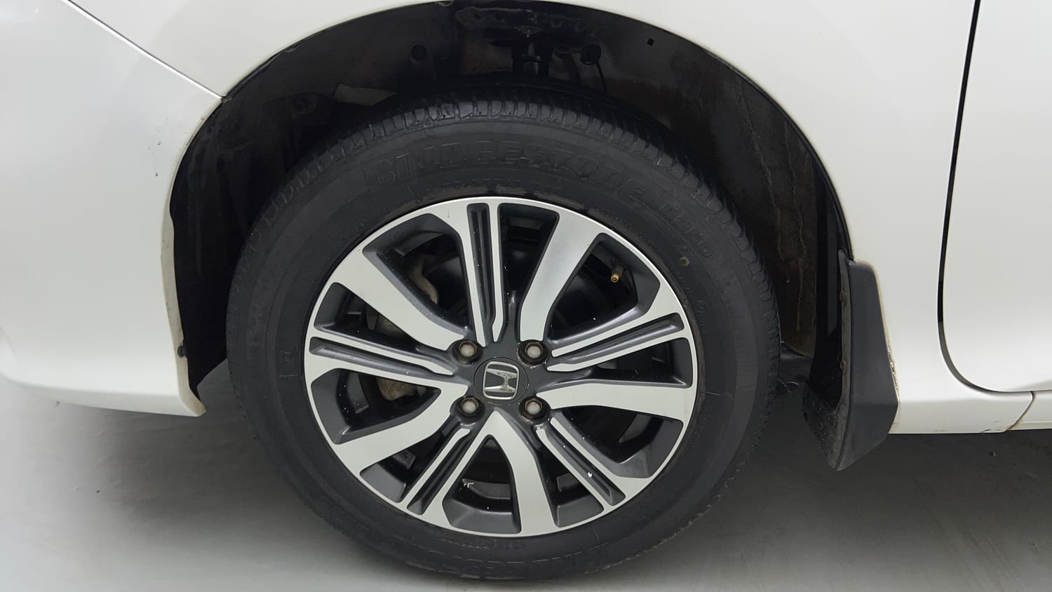 Used 2022 Honda City 4th Generation V Petrol Petrol Manual tyres LEFT FRONT TYRE RIM VIEW