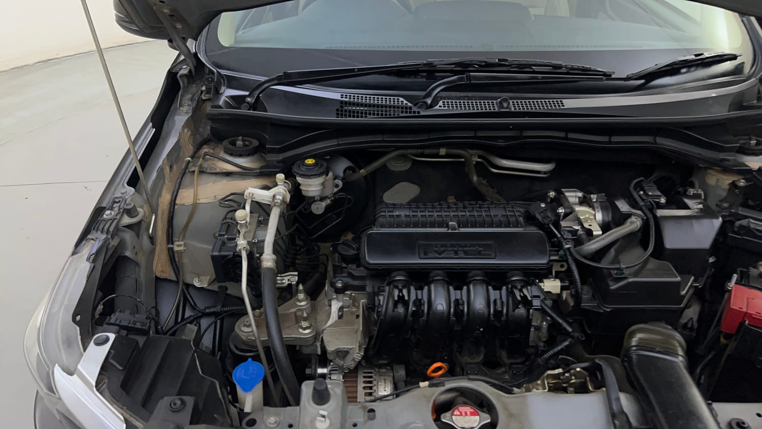 Used 2025 honda Amaze 2nd Generation VX 1.2 Petrol CVT Petrol Automatic engine ENGINE RIGHT SIDE HINGE & APRON VIEW