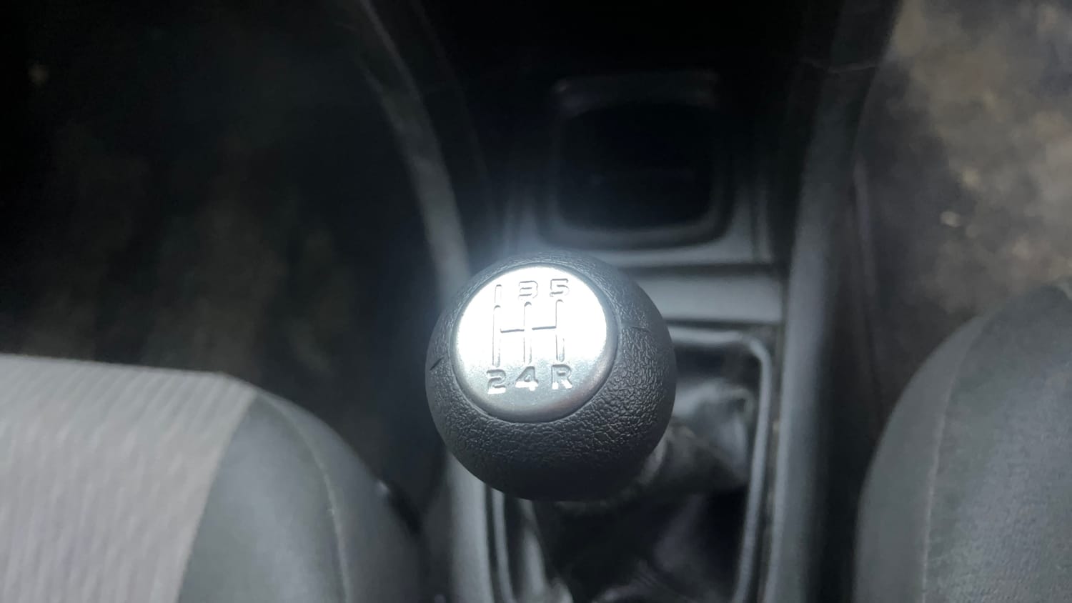 Used 2015 Maruti Suzuki Swift VXi Petrol Manual interior GEAR  KNOB VIEW