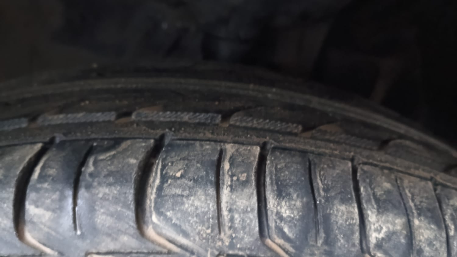 Used 2015 Honda City V Petrol Manual tyres RIGHT FRONT TYRE TREAD VIEW