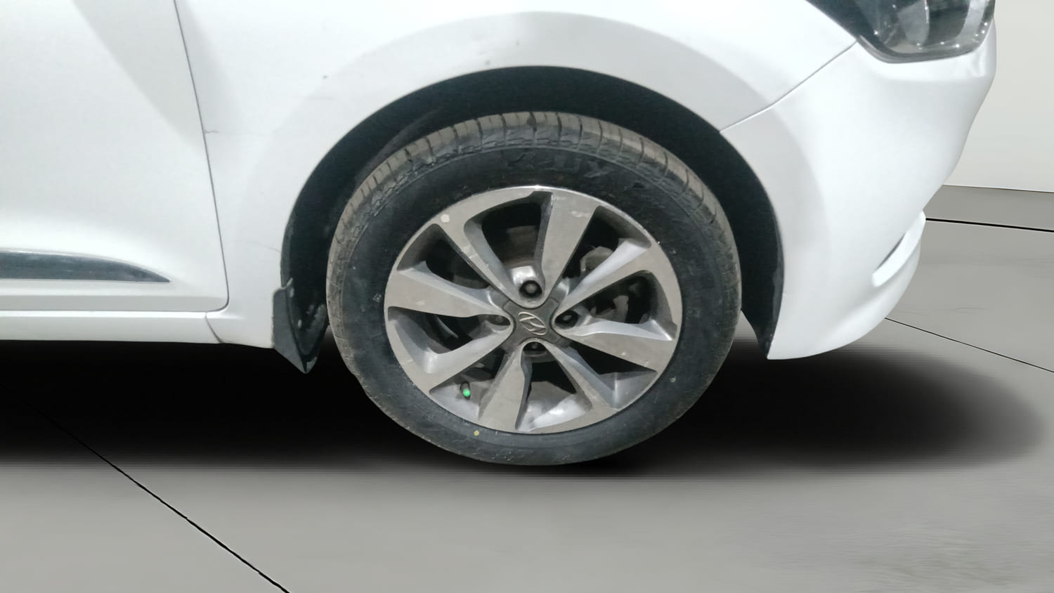 Used 2016 Hyundai Elite i20 Asta 1.2 Petrol Manual tyres RIGHT FRONT TYRE RIM VIEW