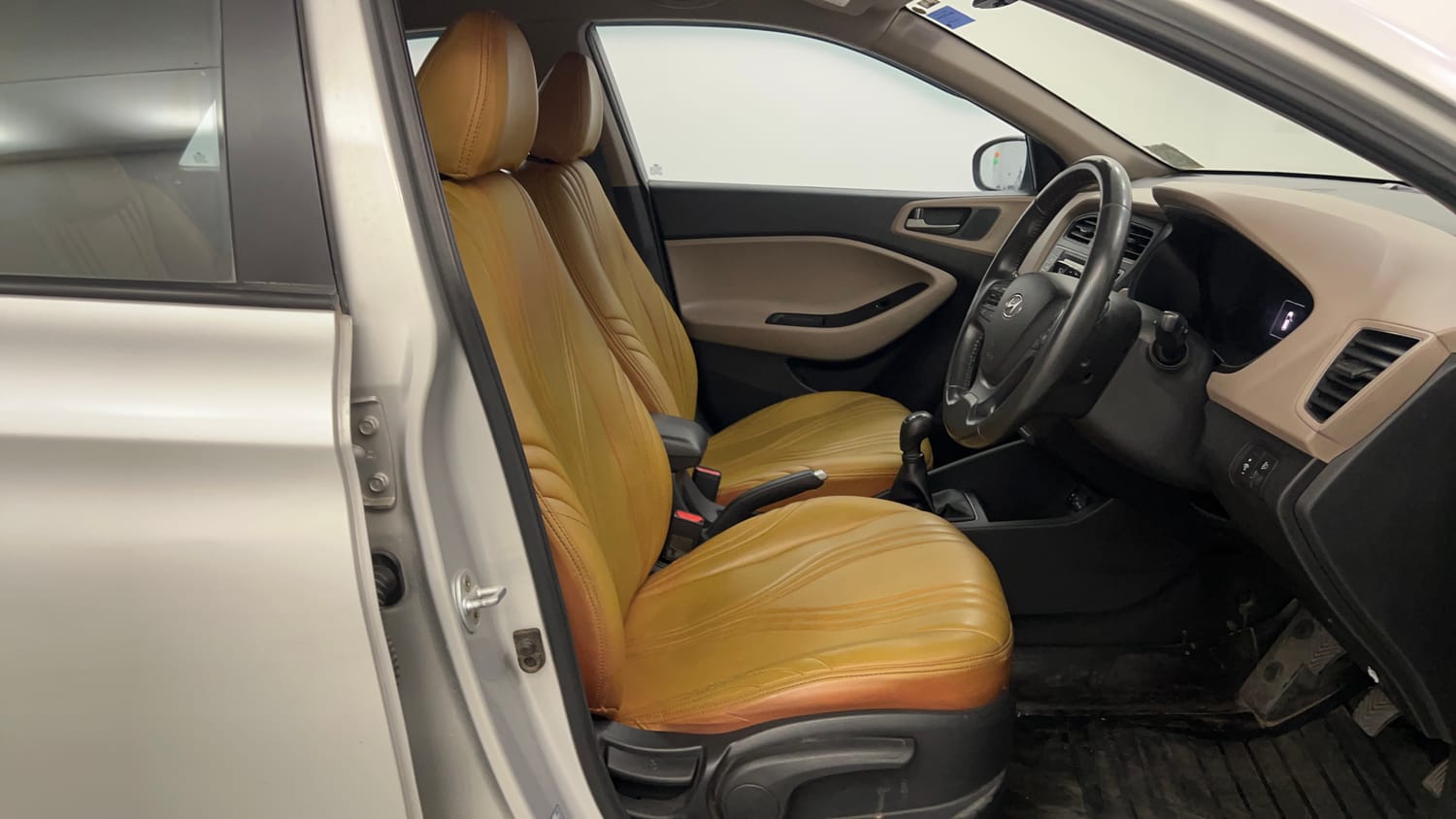 Used 2018 Hyundai Elite i20 Asta 1.2 (O) Petrol Manual interior RIGHT SIDE FRONT DOOR CABIN VIEW