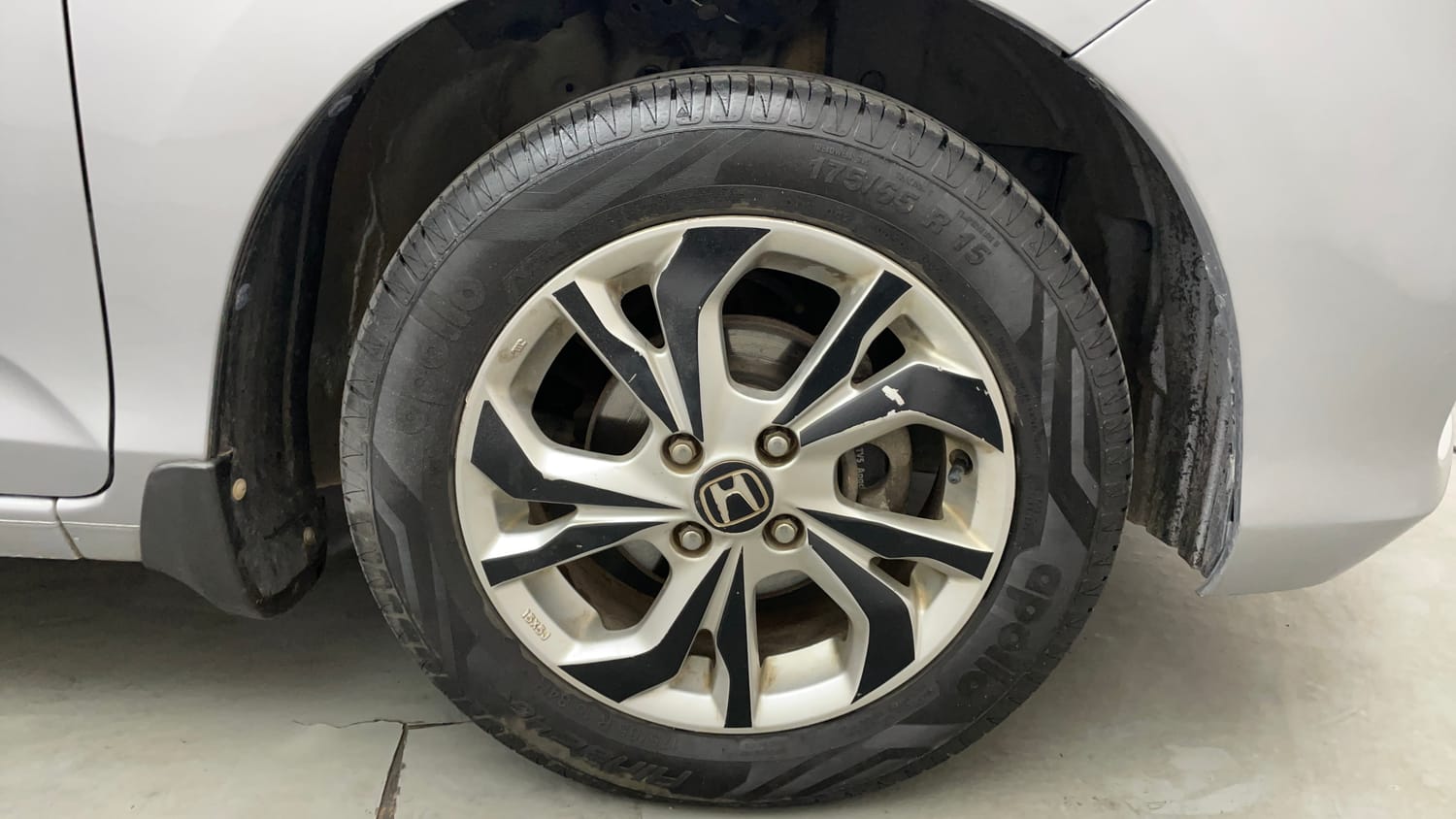 Used 2018 Honda Amaze 1.2 VX MT Petrol Petrol Manual tyres RIGHT FRONT TYRE RIM VIEW