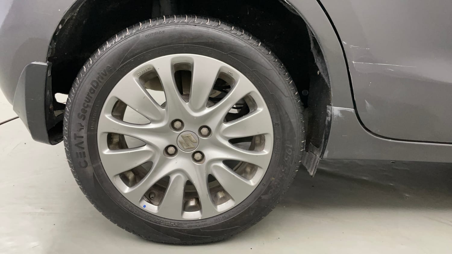 Used 2017 Maruti Suzuki Baleno Alpha 1.2 Petrol Manual tyres RIGHT REAR TYRE RIM VIEW