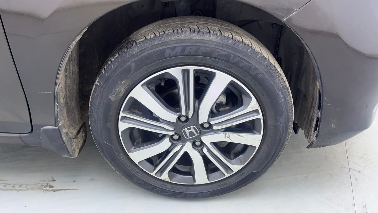 Used 2023 Honda Amaze VX MT 1.2 Petrol Petrol Manual tyres RIGHT FRONT TYRE RIM VIEW
