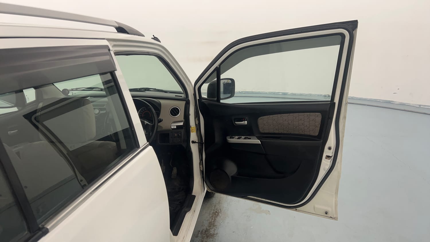 Used 2015 Maruti Suzuki Wagon R VXI Petrol Manual interior RIGHT FRONT DOOR OPEN VIEW