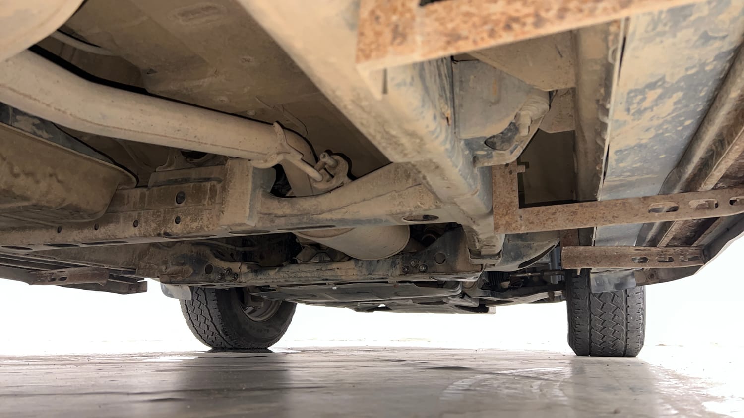 Used 2017 Tata Hexa XM 4x2 7 STR Diesel Manual extra REAR RIGHT UNDERBODY VIEW