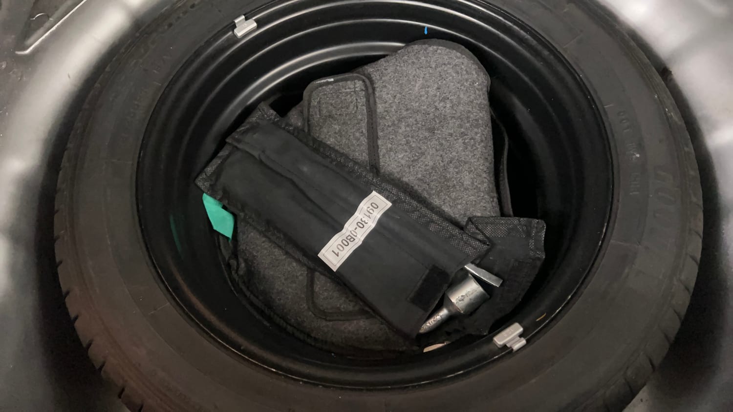 Used 2018 Hyundai Elite i20 Asta 1.2 (O) Petrol Manual tyres SPARE TYRE VIEW