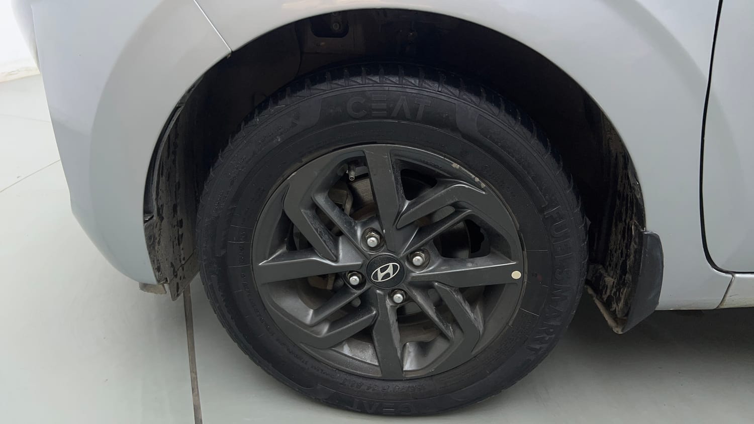 Used 2020 Hyundai Grand i10 Nios Sportz AMT 1.2 Kappa VTVT Petrol Automatic tyres LEFT FRONT TYRE RIM VIEW
