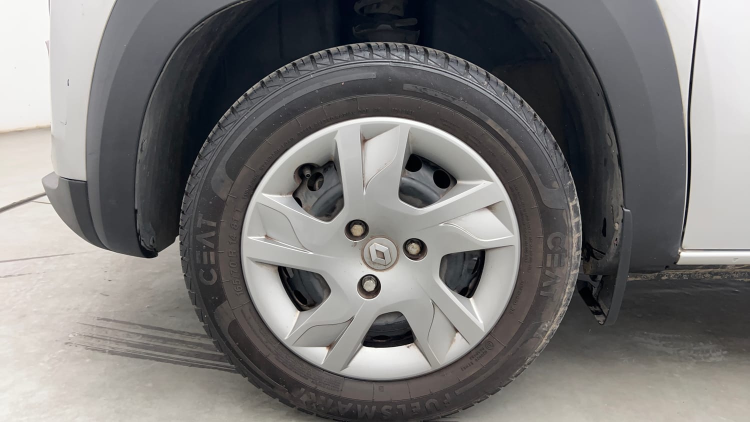 Used 2021 Renault Kwid RXT 1.0 AMT Opt Petrol Automatic tyres LEFT FRONT TYRE RIM VIEW