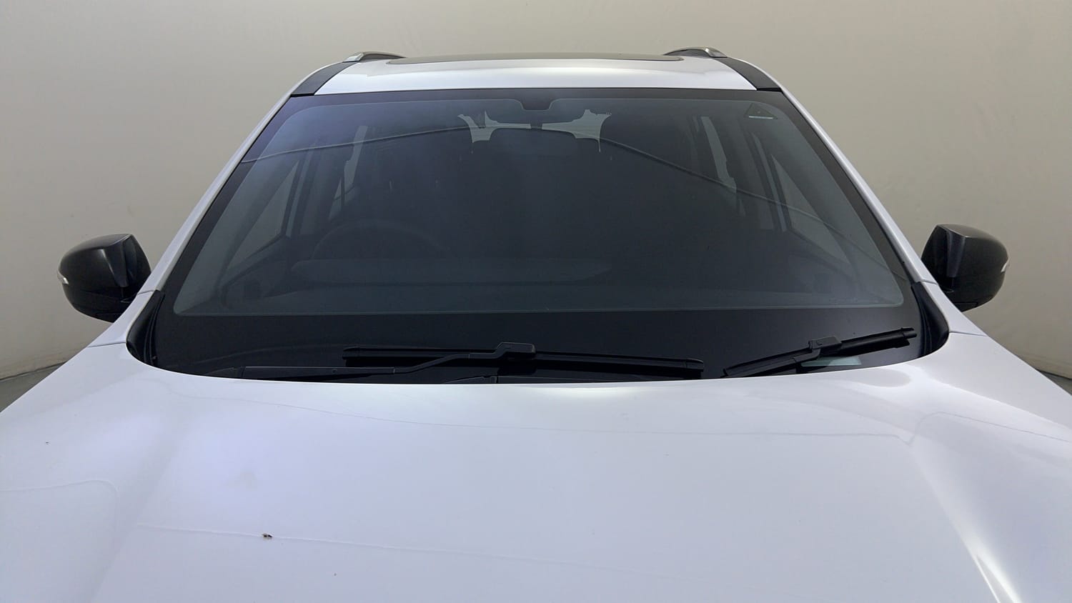 Used 2025 Mahindra XUV700 AX5 Diesel AT 7 STR Diesel Automatic exterior FRONT WINDSHIELD VIEW