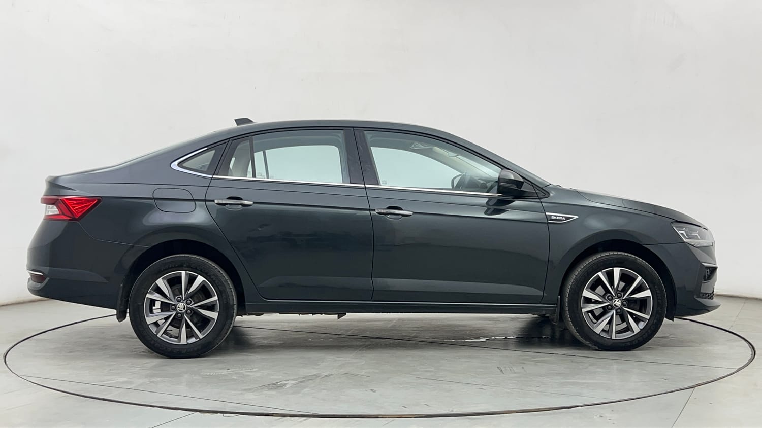 Used 2023 Skoda Slavia Style 1.0L TSI AT Petrol Automatic exterior RIGHT SIDE VIEW