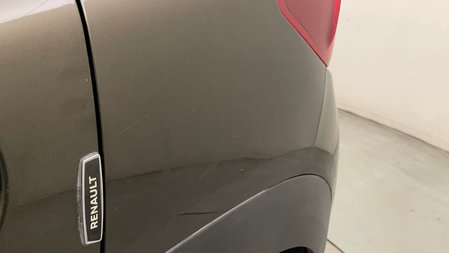 Used 2021 Renault Kwid RXT 1.0 AMT Opt Petrol Automatic dents MINOR SCRATCH