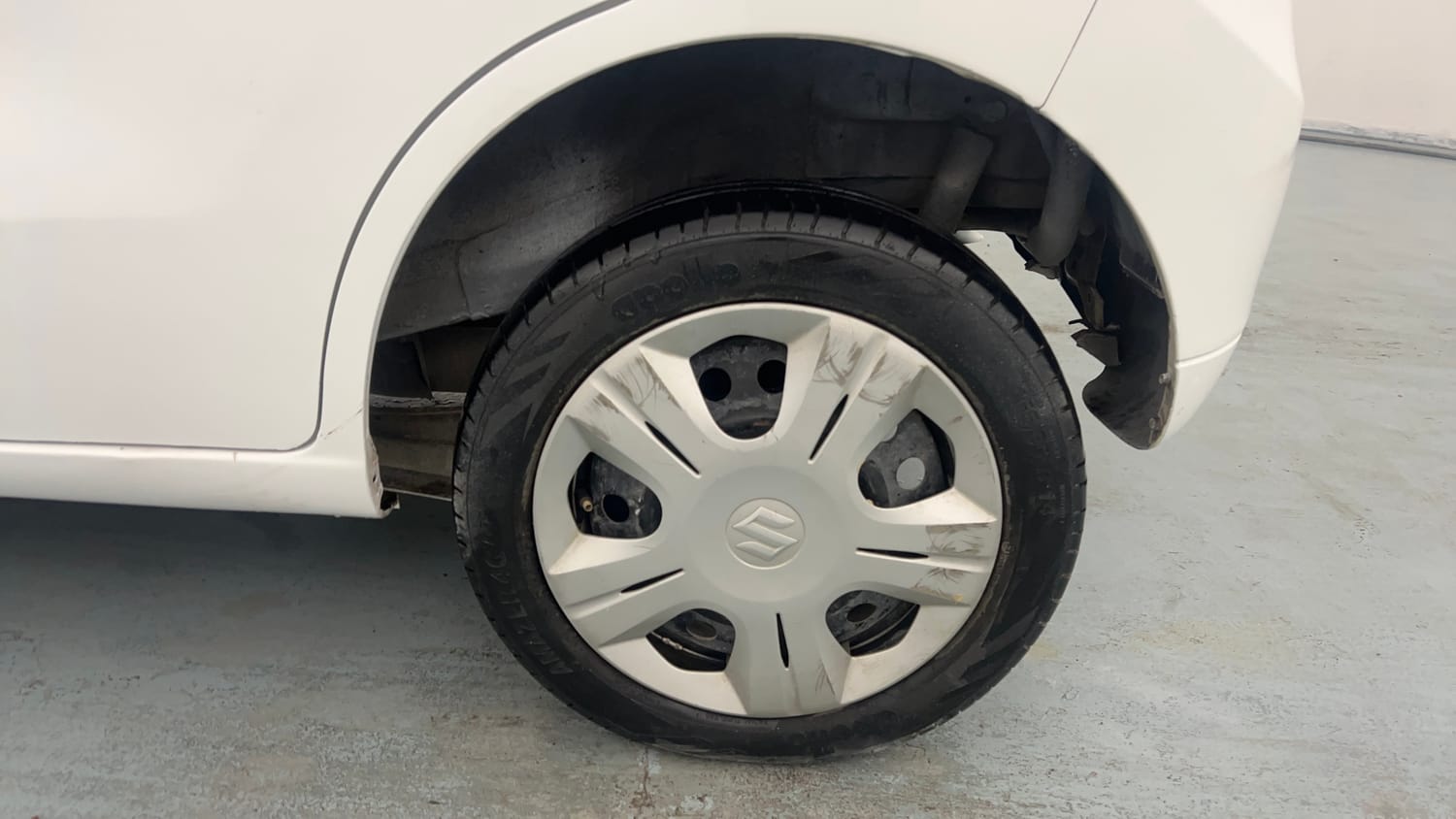 Used 2015 Maruti Suzuki Wagon R VXI Petrol Manual tyres LEFT REAR TYRE RIM VIEW