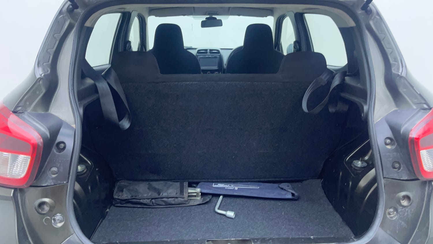 Used 2018 Renault Kwid 1.0 RXT Petrol Manual interior DICKY INSIDE VIEW