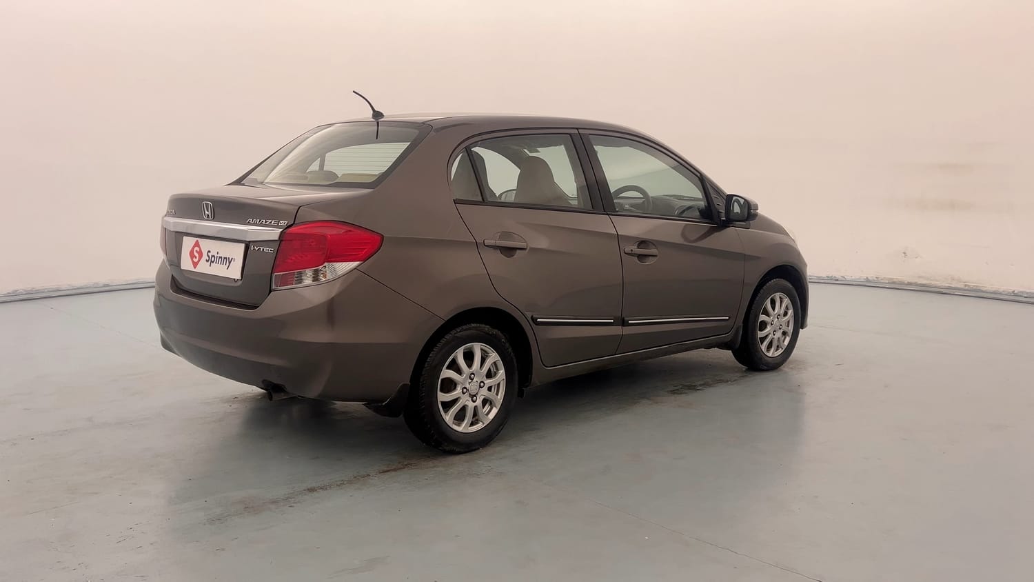 Used 2016 Honda Amaze 1.2 VX i-VTEC Petrol Manual exterior RIGHT REAR CORNER VIEW