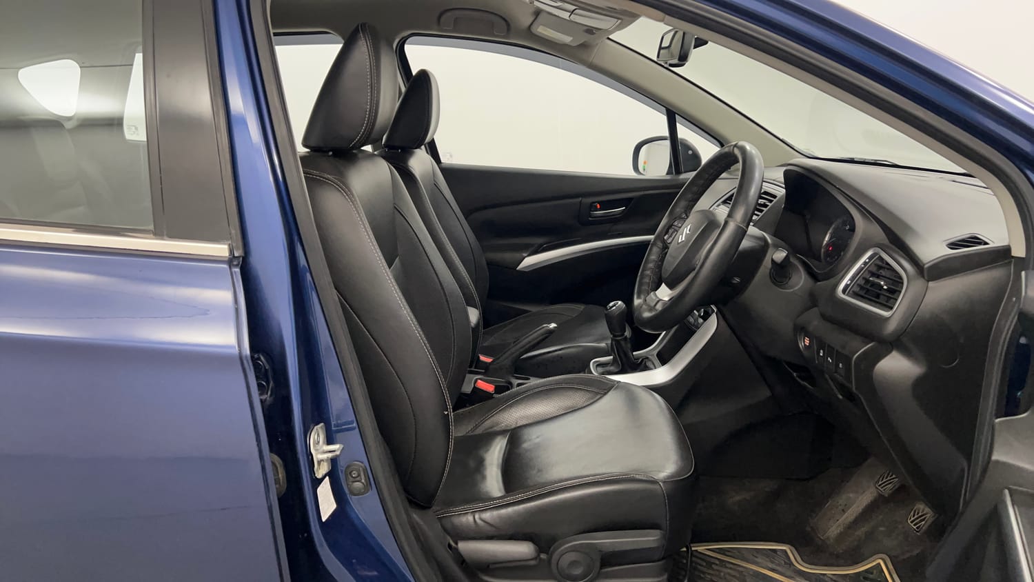 Used 2017 Maruti Suzuki S-Cross Alpha 1.3 Diesel Manual interior RIGHT SIDE FRONT DOOR CABIN VIEW