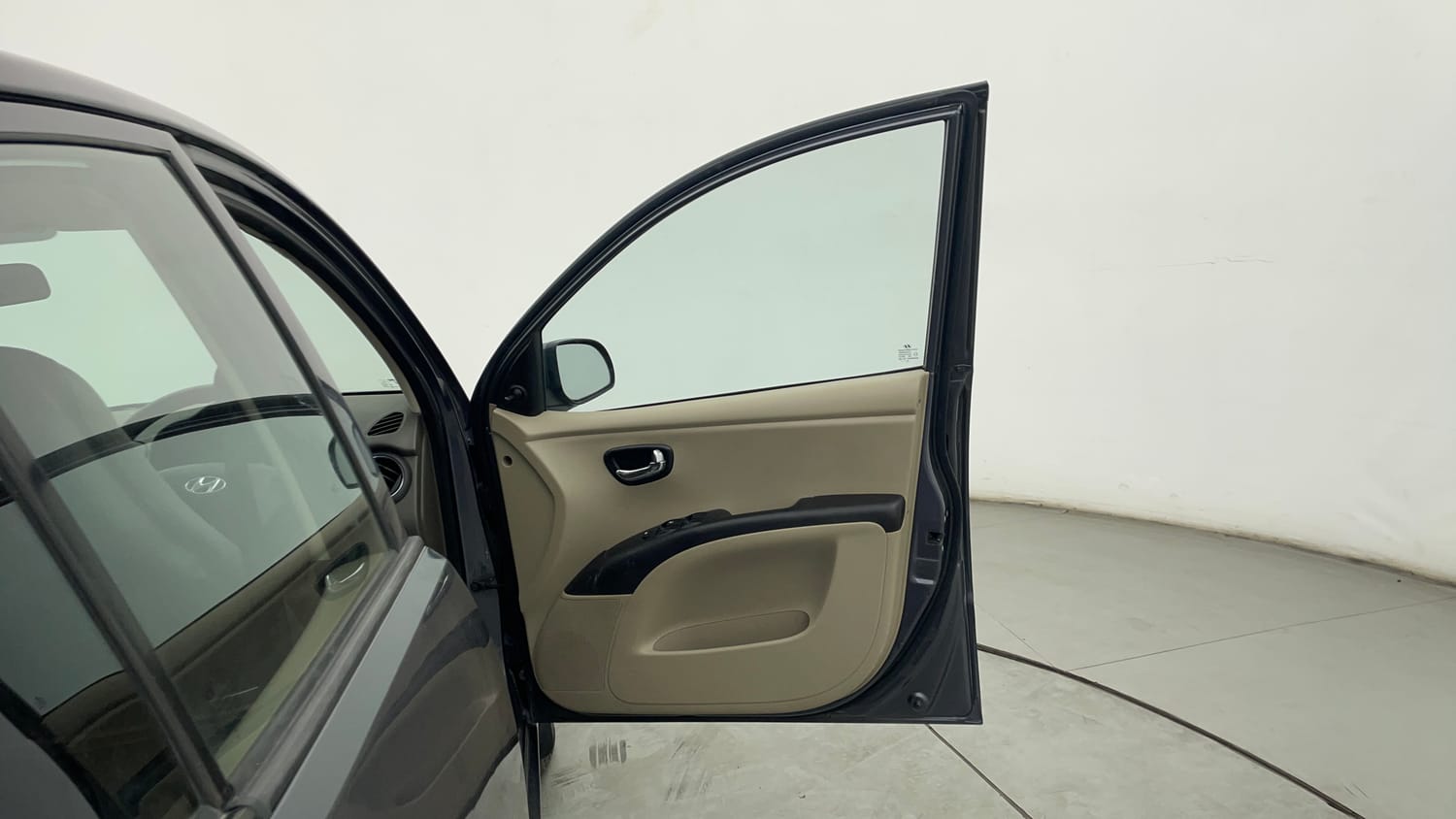 Used 2014 Hyundai i10 Sportz 1.1 iRDE2 Petrol Manual interior RIGHT FRONT DOOR OPEN VIEW