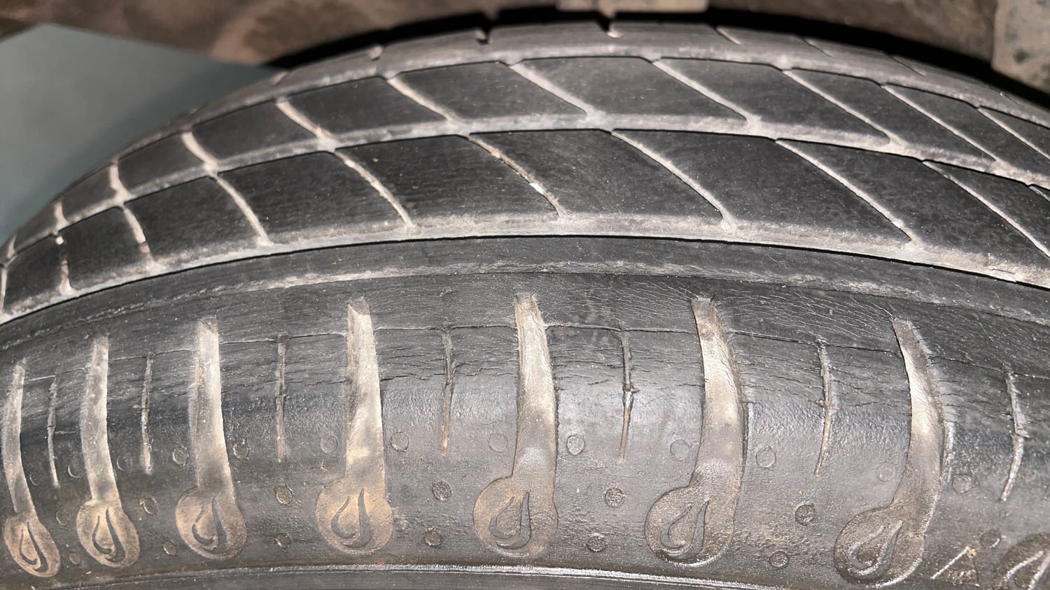 Used 2021 Renault Kwid RXT 1.0 AMT Opt Petrol Automatic tyres RIGHT REAR TYRE TREAD VIEW