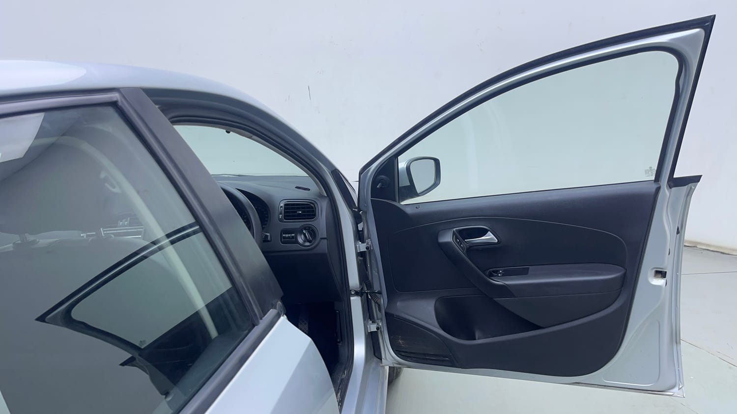 Used 2015 Volkswagen Polo Trendline 1.2L (P) Petrol Manual interior RIGHT FRONT DOOR OPEN VIEW