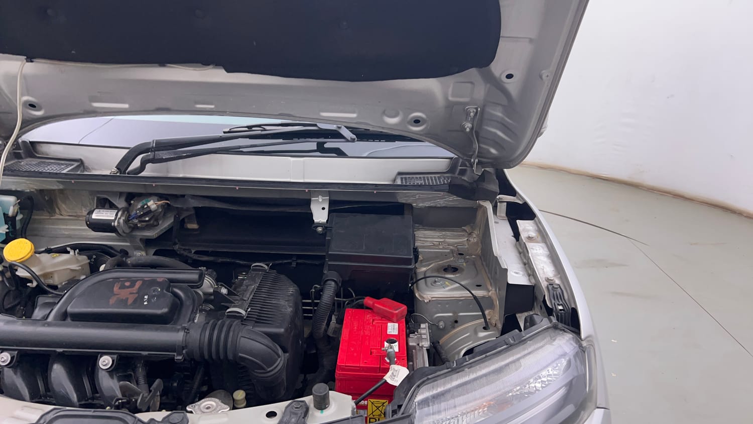 Used 2024 Renault Kwid RXT 1.0L AMT Petrol Automatic engine ENGINE LEFT SIDE HINGE & APRON VIEW