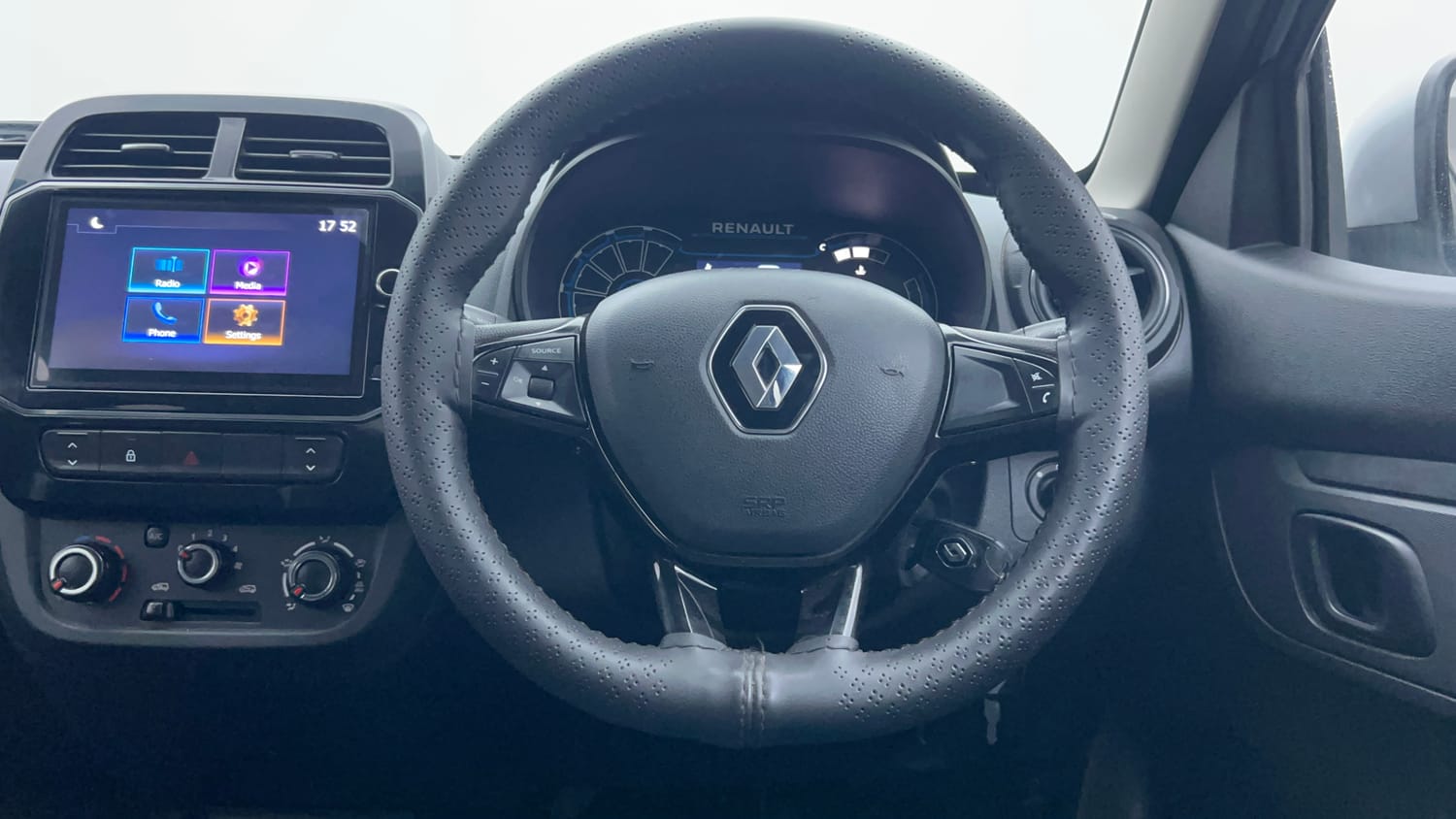 Used 2024 Renault Kwid RXT 1.0L AMT Petrol Automatic interior STEERING VIEW
