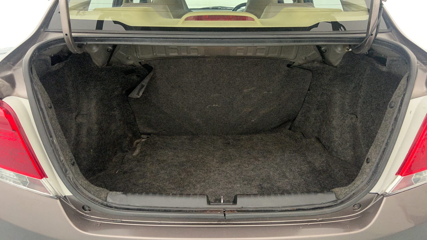 Used 2016 Honda Amaze 1.2 VX i-VTEC Petrol Manual interior DICKY INSIDE VIEW
