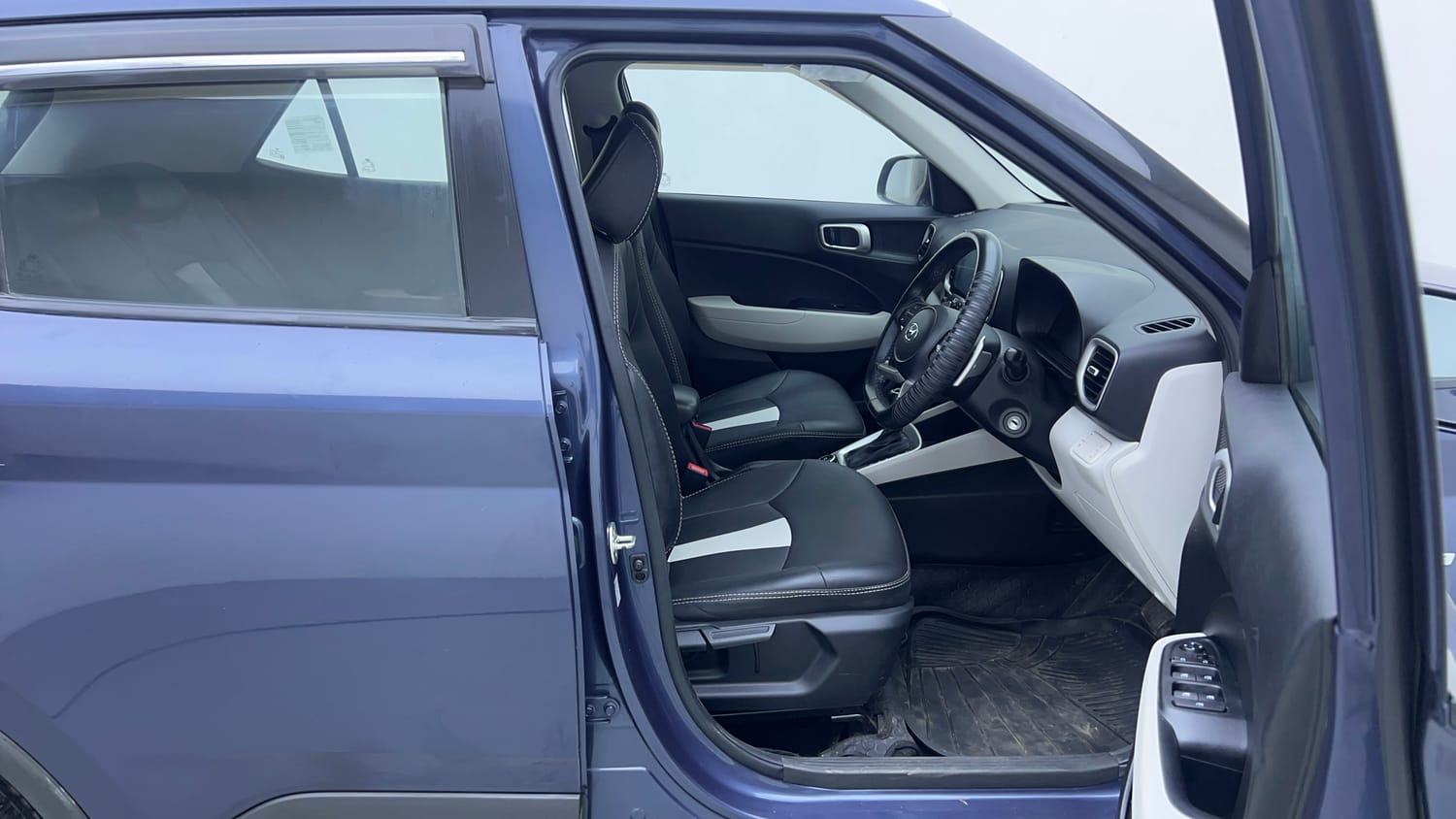 Used 2023 Hyundai Venue S (O) 1.0 Turbo DCT Petrol Automatic interior RIGHT SIDE FRONT DOOR CABIN VIEW