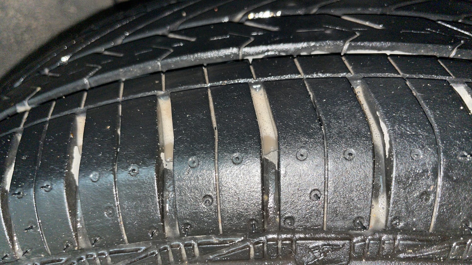 Used 2021 Renault Kwid RXT 1.0 AMT (O) Petrol Automatic tyres RIGHT FRONT TYRE TREAD VIEW