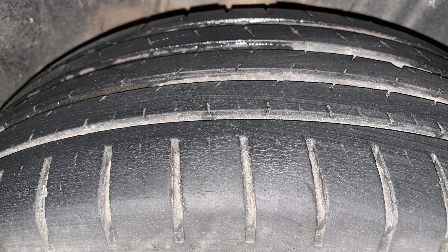 Used 2022 Maruti Suzuki Baleno Alpha AGS Petrol Automatic tyres RIGHT REAR TYRE TREAD VIEW