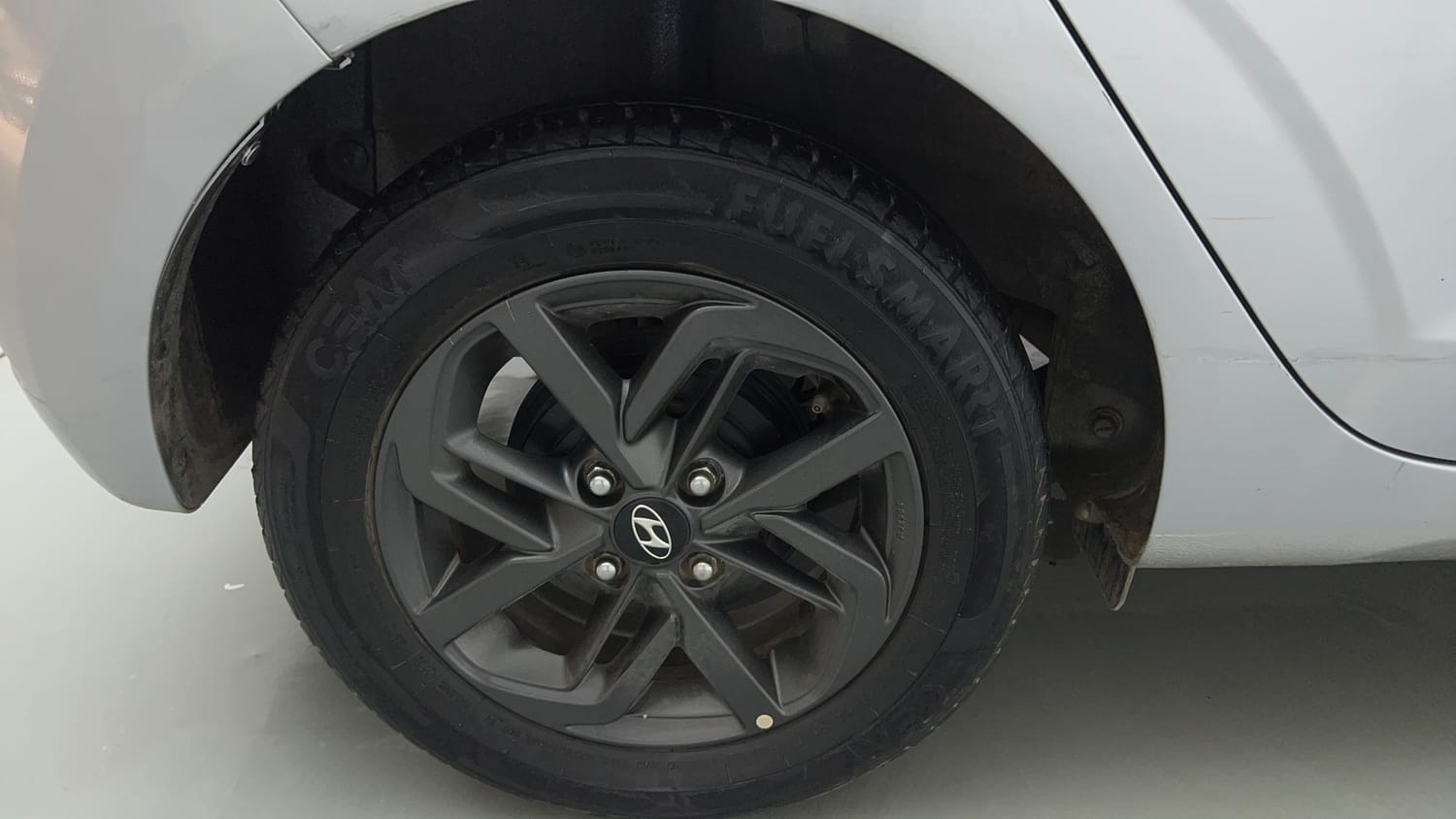 Used 2020 Hyundai Grand i10 Nios Sportz AMT 1.2 Kappa VTVT Petrol Automatic tyres RIGHT REAR TYRE RIM VIEW
