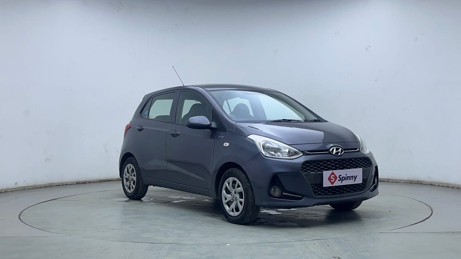 Used 2018 Hyundai Grand i10 Magna AT 1.2 Kappa VTVT Petrol Automatic exterior RIGHT FRONT CORNER VIEW