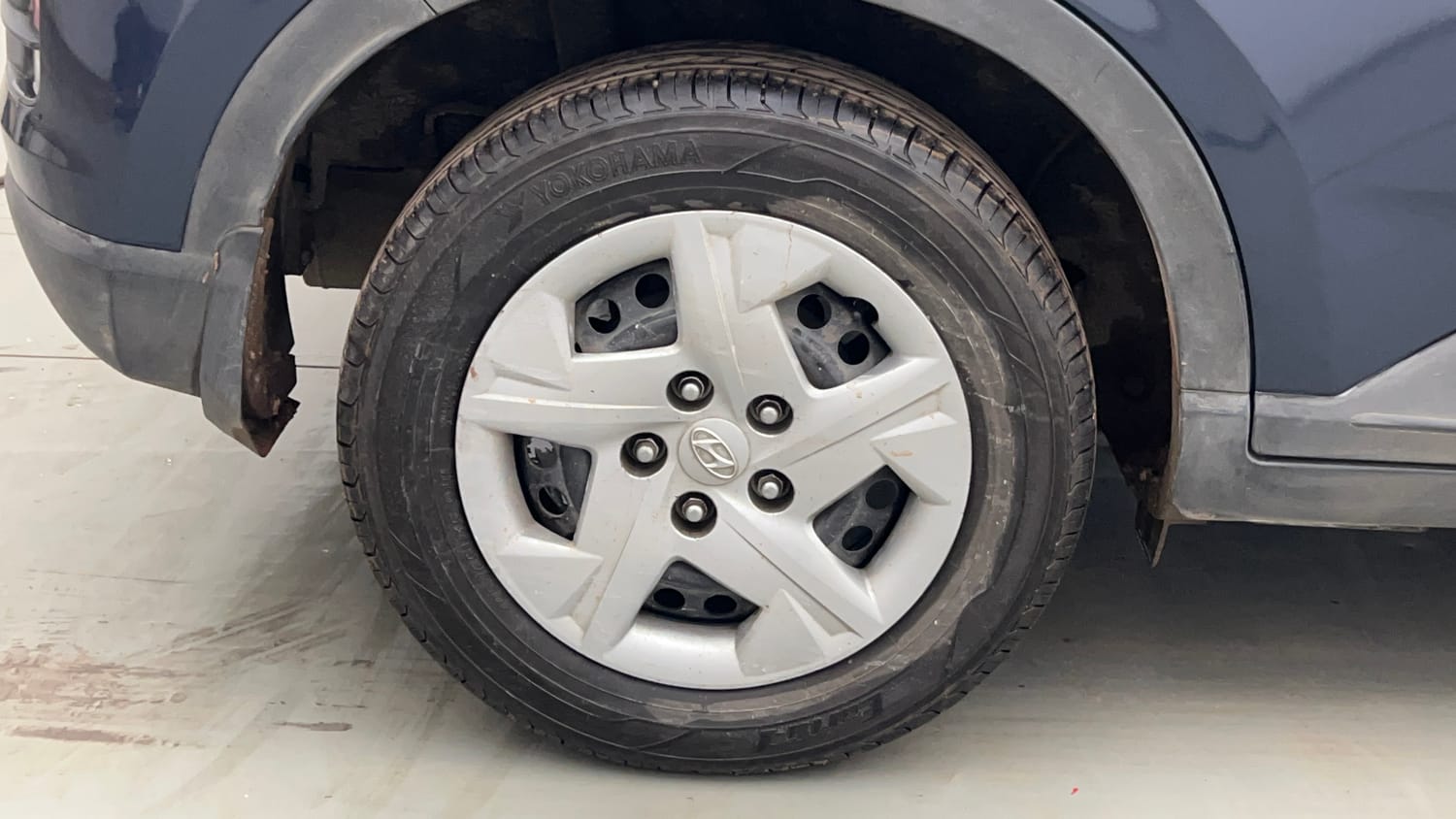 Used 2022 Hyundai Venue SX 1.2 Petrol Petrol Manual tyres RIGHT REAR TYRE RIM VIEW