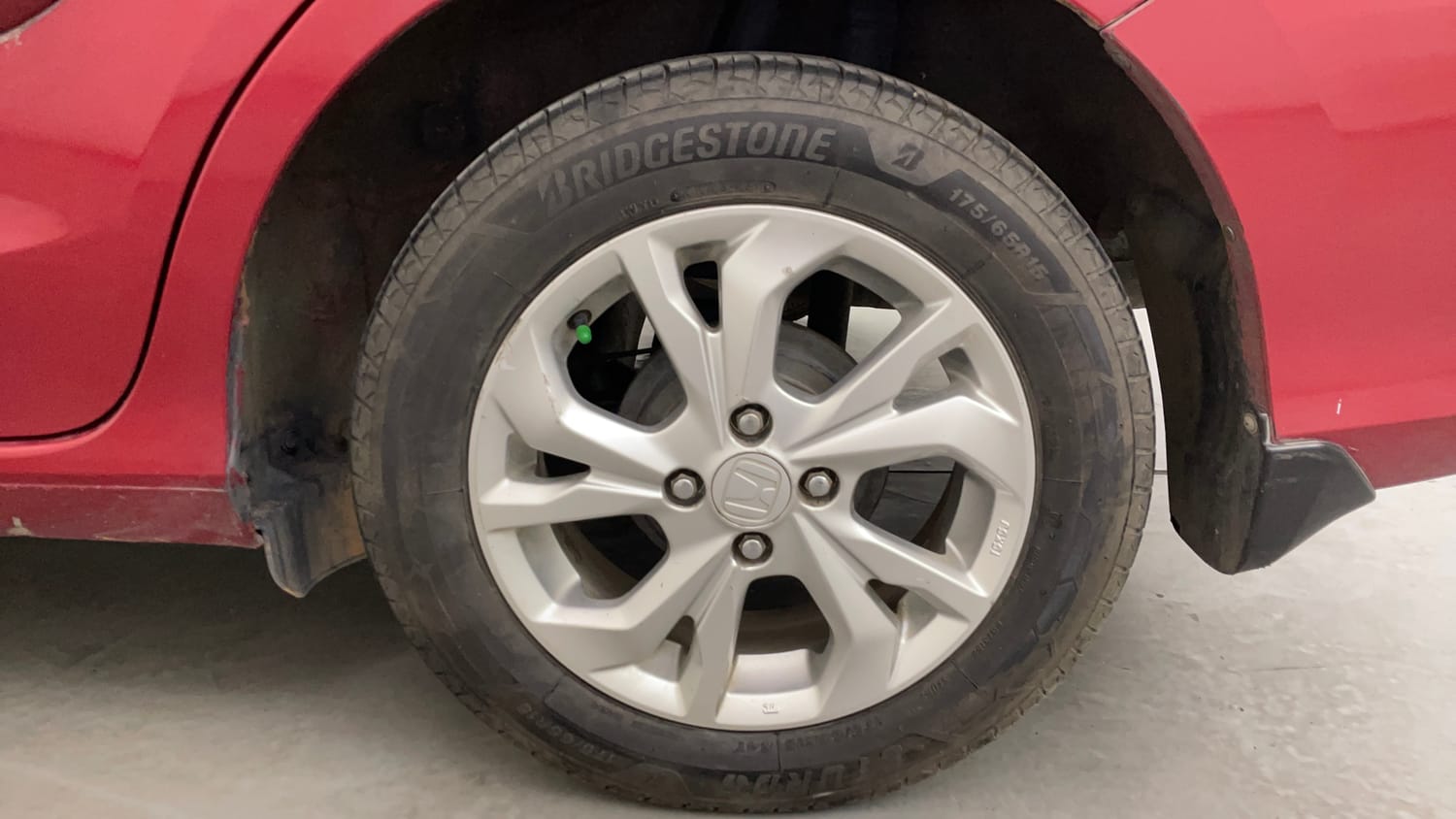 Used 2018 Honda Amaze 1.2 VX MT Petrol Petrol Manual tyres LEFT REAR TYRE RIM VIEW